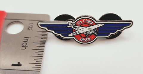 Pin esmaltado con el logotipo de tres motores de Tin Goose Diner Wings