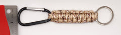 Llavero con mosquetón de paracord con diseño de camuflaje en color tostado del desierto