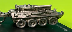 Llavero de peltre del vehículo General Dynamics LAV III