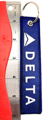 Llavero bordado en azul y blanco con el logotipo de Delta Airlines