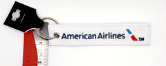 Llavero bordado en azul y blanco con el logotipo de American Airlines