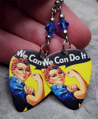 Pendientes de púa de guitarra de Rosie la remachadora con cristales Swarovski azules