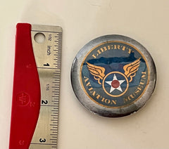 Abridor de botellas del Museo de Aviación Liberty