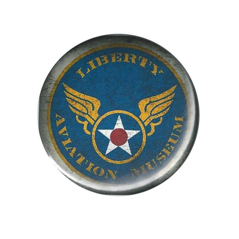 Pin desgastado del Museo de Aviación Liberty