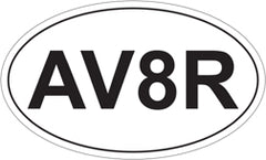 Adhesivo con el acrónimo europeo AV8R (aviador) ovalado