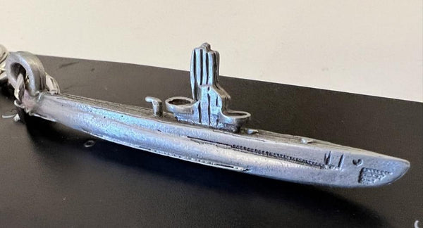 Llavero de peltre en forma de submarino en 3D