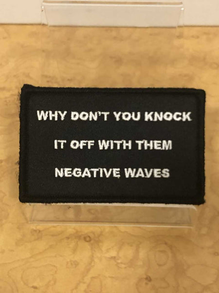 Parche de velcro con ondas negativas